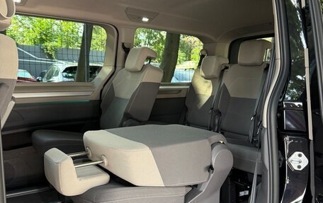 Volkswagen Multivan, 2023 год, 6 100 000 рублей, 10 фотография