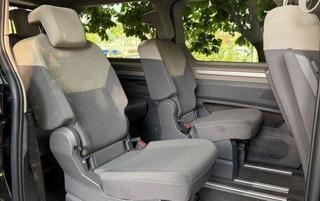 Volkswagen Multivan, 2023 год, 6 100 000 рублей, 9 фотография