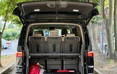 Volkswagen Multivan, 2023 год, 6 100 000 рублей, 15 фотография