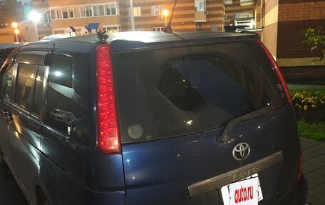 Toyota ISis I, 2005 год, 700 000 рублей, 2 фотография