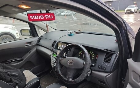 Toyota ISis I, 2005 год, 700 000 рублей, 5 фотография
