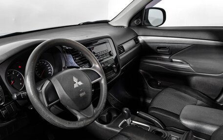 Mitsubishi Outlander III рестайлинг 3, 2013 год, 1 090 000 рублей, 9 фотография