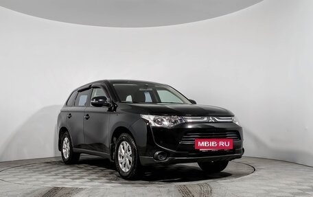Mitsubishi Outlander III рестайлинг 3, 2013 год, 1 090 000 рублей, 2 фотография