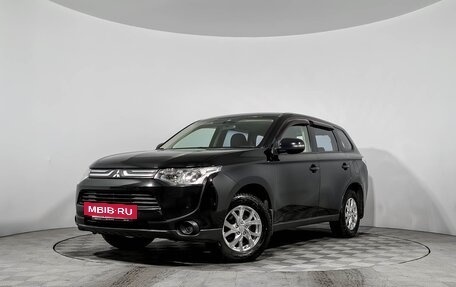 Mitsubishi Outlander III рестайлинг 3, 2013 год, 1 090 000 рублей, 8 фотография