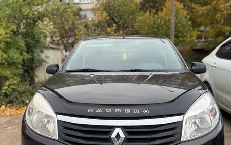Renault Sandero I, 2013 год, 700 000 рублей, 2 фотография