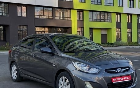Hyundai Solaris II рестайлинг, 2011 год, 890 000 рублей, 1 фотография