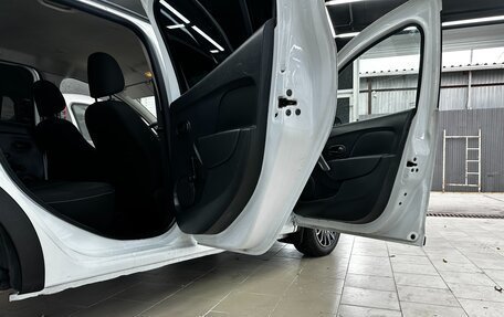 Renault Logan II, 2017 год, 660 000 рублей, 10 фотография