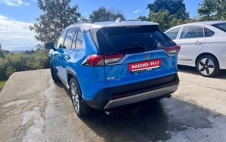Toyota RAV4, 2019 год, 3 300 000 рублей, 2 фотография
