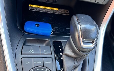 Toyota RAV4, 2019 год, 3 300 000 рублей, 9 фотография