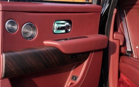 Rolls-Royce Cullinan, 2021 год, 38 500 000 рублей, 16 фотография