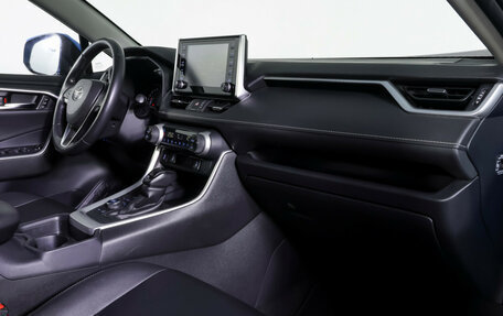 Toyota RAV4, 2020 год, 2 990 000 рублей, 10 фотография