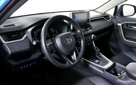 Toyota RAV4, 2020 год, 2 990 000 рублей, 16 фотография