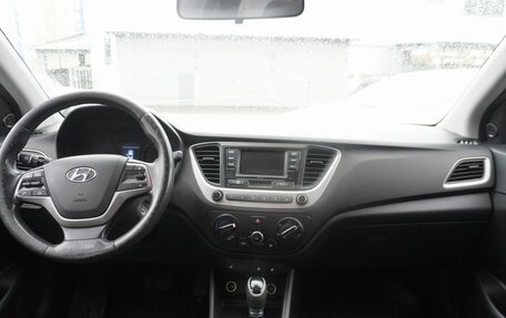 Hyundai Solaris II рестайлинг, 2017 год, 1 031 000 рублей, 12 фотография