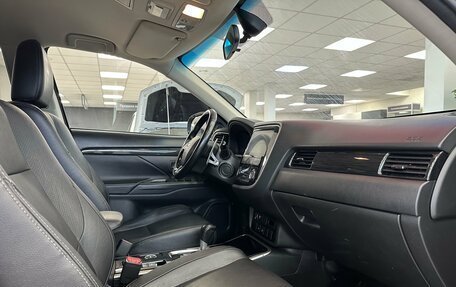 Mitsubishi Outlander III рестайлинг 3, 2017 год, 1 890 000 рублей, 9 фотография