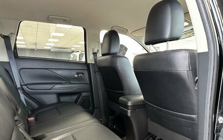 Mitsubishi Outlander III рестайлинг 3, 2017 год, 1 890 000 рублей, 10 фотография