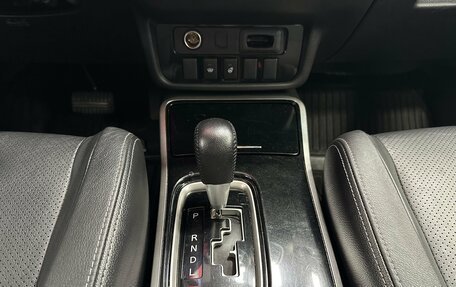 Mitsubishi Outlander III рестайлинг 3, 2017 год, 1 890 000 рублей, 13 фотография