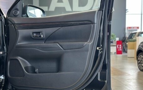 Mitsubishi Outlander III рестайлинг 3, 2017 год, 1 890 000 рублей, 16 фотография