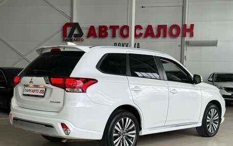 Mitsubishi Outlander III рестайлинг 3, 2022 год, 2 615 000 рублей, 5 фотография