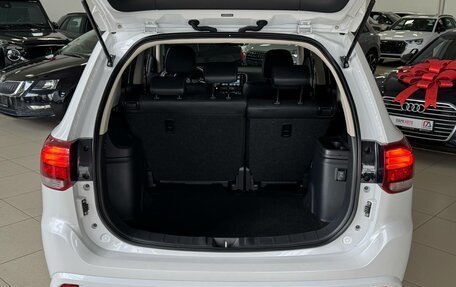 Mitsubishi Outlander III рестайлинг 3, 2022 год, 2 615 000 рублей, 9 фотография