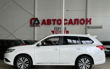 Mitsubishi Outlander III рестайлинг 3, 2022 год, 2 615 000 рублей, 8 фотография