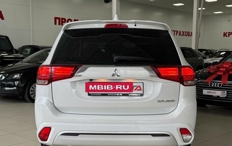 Mitsubishi Outlander III рестайлинг 3, 2022 год, 2 615 000 рублей, 6 фотография