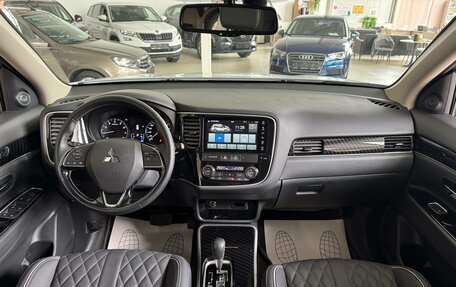 Mitsubishi Outlander III рестайлинг 3, 2022 год, 2 615 000 рублей, 12 фотография