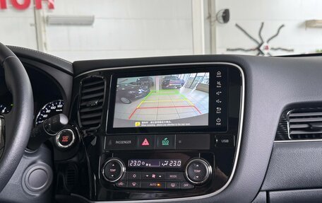 Mitsubishi Outlander III рестайлинг 3, 2022 год, 2 615 000 рублей, 15 фотография