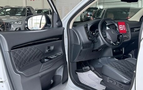 Mitsubishi Outlander III рестайлинг 3, 2022 год, 2 615 000 рублей, 18 фотография