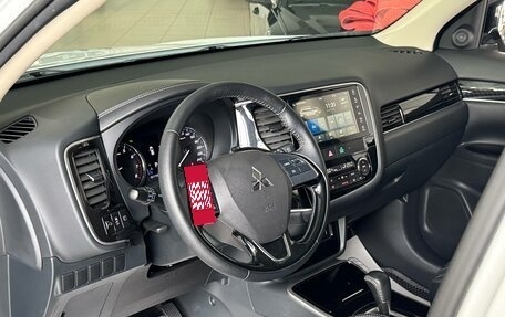 Mitsubishi Outlander III рестайлинг 3, 2022 год, 2 615 000 рублей, 10 фотография