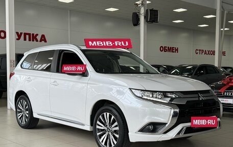 Mitsubishi Outlander III рестайлинг 3, 2022 год, 2 615 000 рублей, 3 фотография