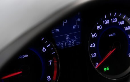 Hyundai Solaris II рестайлинг, 2012 год, 528 000 рублей, 9 фотография