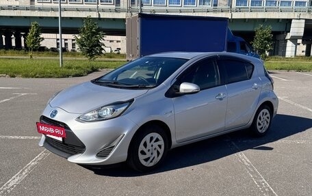 Toyota Aqua I, 2018 год, 1 000 000 рублей, 2 фотография