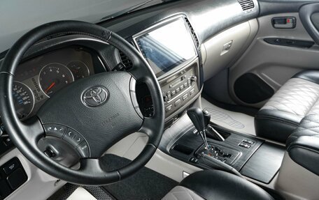 Toyota Land Cruiser 100 рестайлинг 2, 2003 год, 1 979 000 рублей, 8 фотография