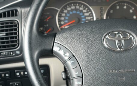 Toyota Land Cruiser 100 рестайлинг 2, 2003 год, 1 979 000 рублей, 15 фотография