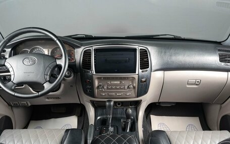 Toyota Land Cruiser 100 рестайлинг 2, 2003 год, 1 979 000 рублей, 13 фотография
