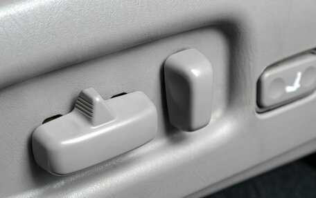 Toyota Land Cruiser 100 рестайлинг 2, 2003 год, 1 979 000 рублей, 22 фотография