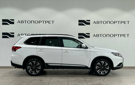 Mitsubishi Outlander III рестайлинг 3, 2022 год, 2 449 000 рублей, 8 фотография
