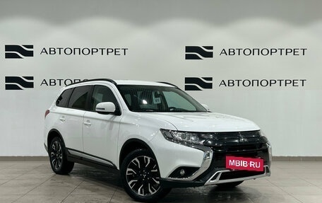Mitsubishi Outlander III рестайлинг 3, 2022 год, 2 449 000 рублей, 9 фотография