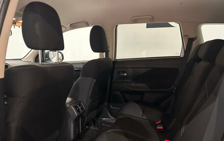 Mitsubishi Outlander III рестайлинг 3, 2022 год, 2 449 000 рублей, 13 фотография