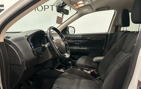 Mitsubishi Outlander III рестайлинг 3, 2022 год, 2 449 000 рублей, 15 фотография