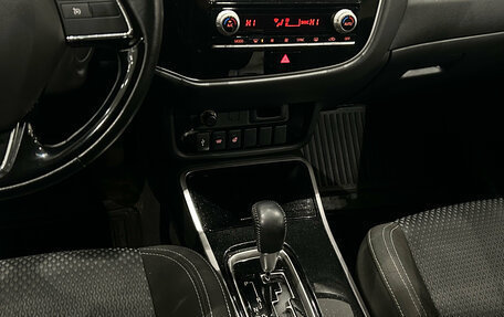 Mitsubishi Outlander III рестайлинг 3, 2022 год, 2 449 000 рублей, 20 фотография