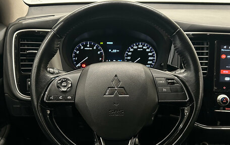 Mitsubishi Outlander III рестайлинг 3, 2022 год, 2 449 000 рублей, 21 фотография
