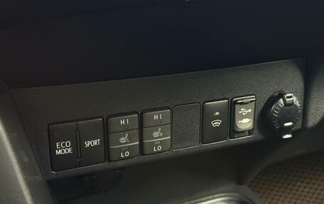 Toyota RAV4, 2017 год, 2 350 000 рублей, 24 фотография