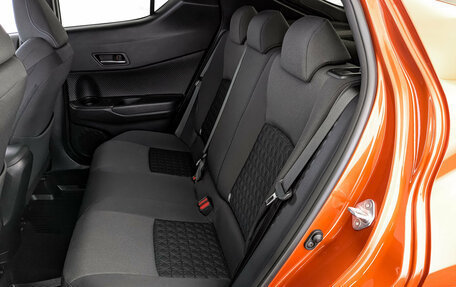 Toyota C-HR I рестайлинг, 2021 год, 2 550 000 рублей, 18 фотография