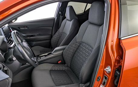 Toyota C-HR I рестайлинг, 2021 год, 2 550 000 рублей, 20 фотография
