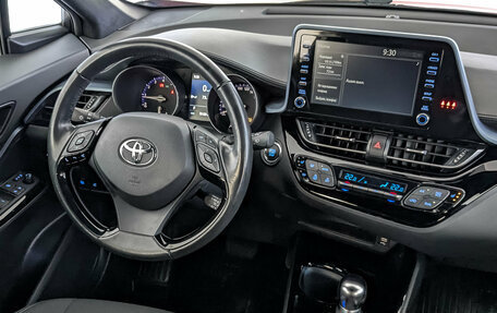 Toyota C-HR I рестайлинг, 2021 год, 2 550 000 рублей, 27 фотография