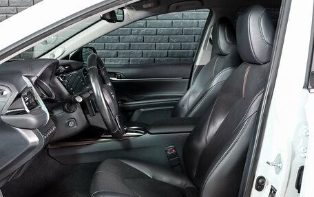 Toyota Camry, 2019 год, 3 120 000 рублей, 10 фотография