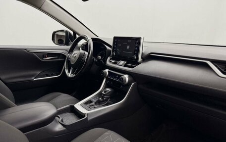 Toyota RAV4, 2020 год, 3 456 000 рублей, 13 фотография