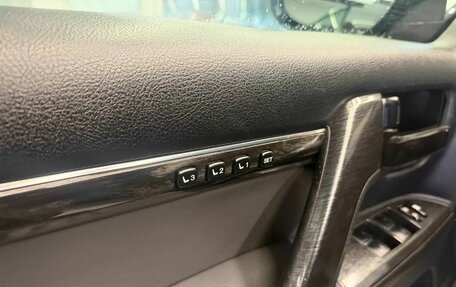 Toyota Land Cruiser 200, 2010 год, 3 450 000 рублей, 16 фотография