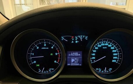 Toyota Land Cruiser 200, 2010 год, 3 450 000 рублей, 10 фотография